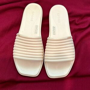 Crocs Miami Slides Size 7. Comfortable slip-on sandals. Casual shoes.
